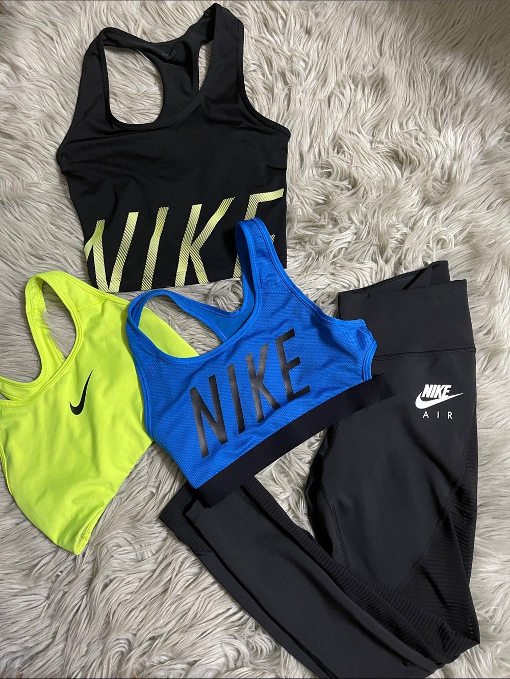 Woman’s Nike bundle 🔥🔥